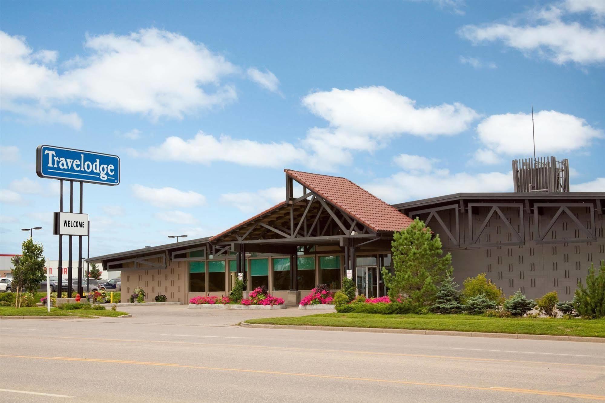 Travelodge By Wyndham Prince Albert Exterior photo