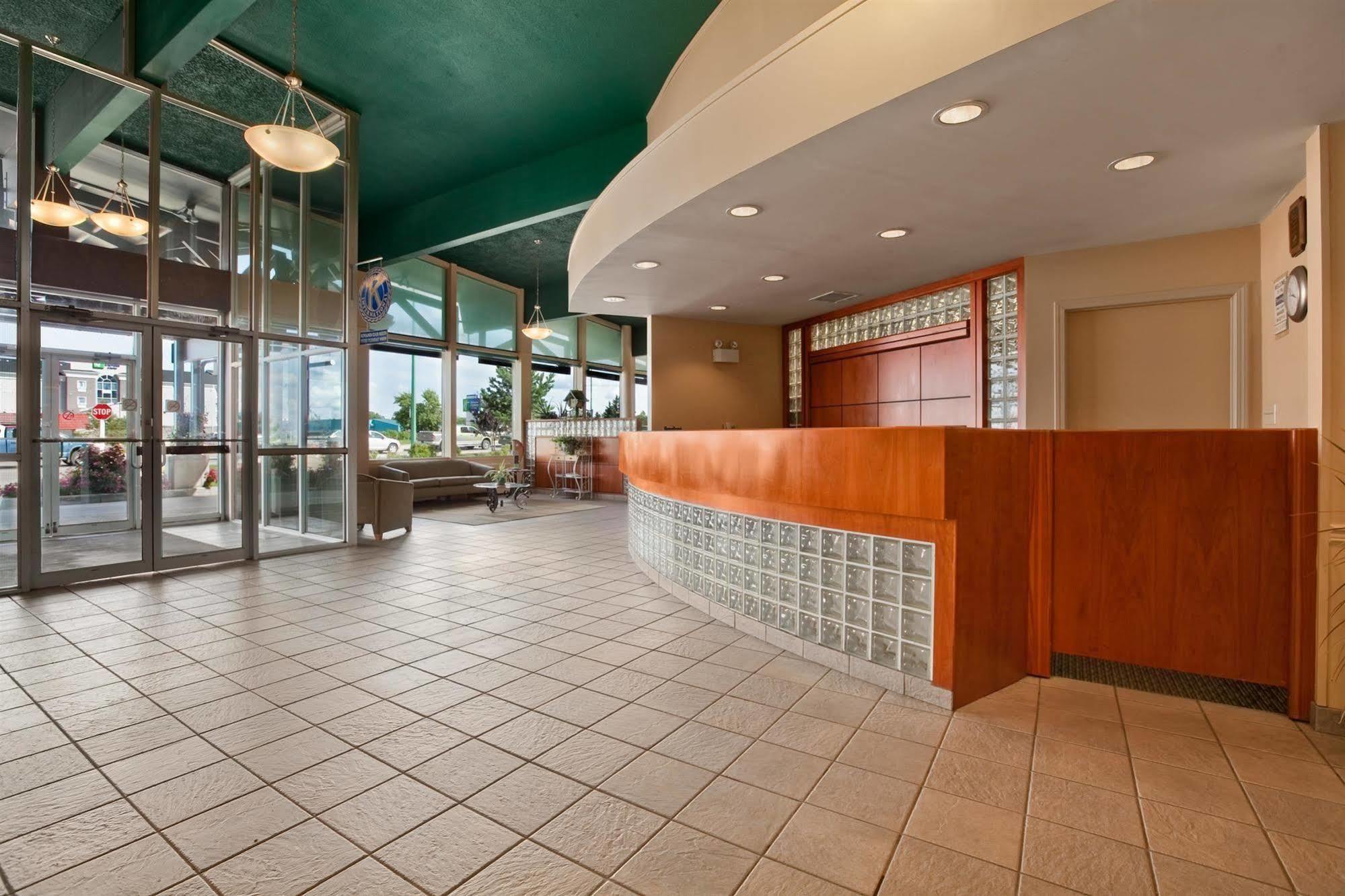 Travelodge By Wyndham Prince Albert Exterior photo
