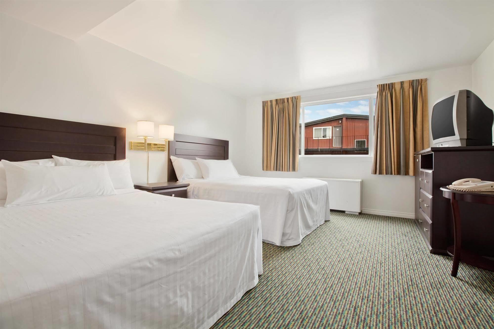 Travelodge By Wyndham Prince Albert Exterior photo